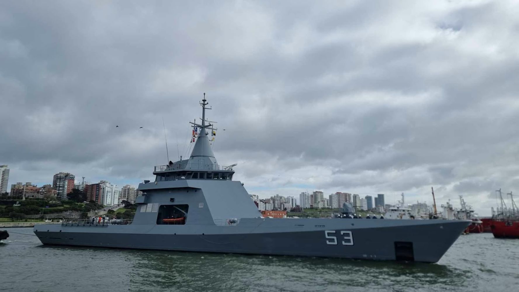 La Armada se sumó a la búsqueda de dos kayakistas en Santa Teresita