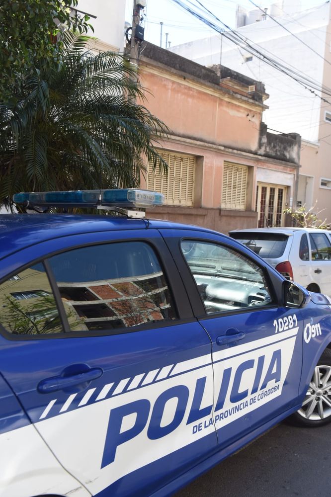 Familiares de Barrelier limpian y vacían la vivienda en Alta Córdoba.