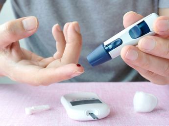 Diabetes tipo 2: desarrollaron un dispositivo que permite medir la glucosa sin pinchazos