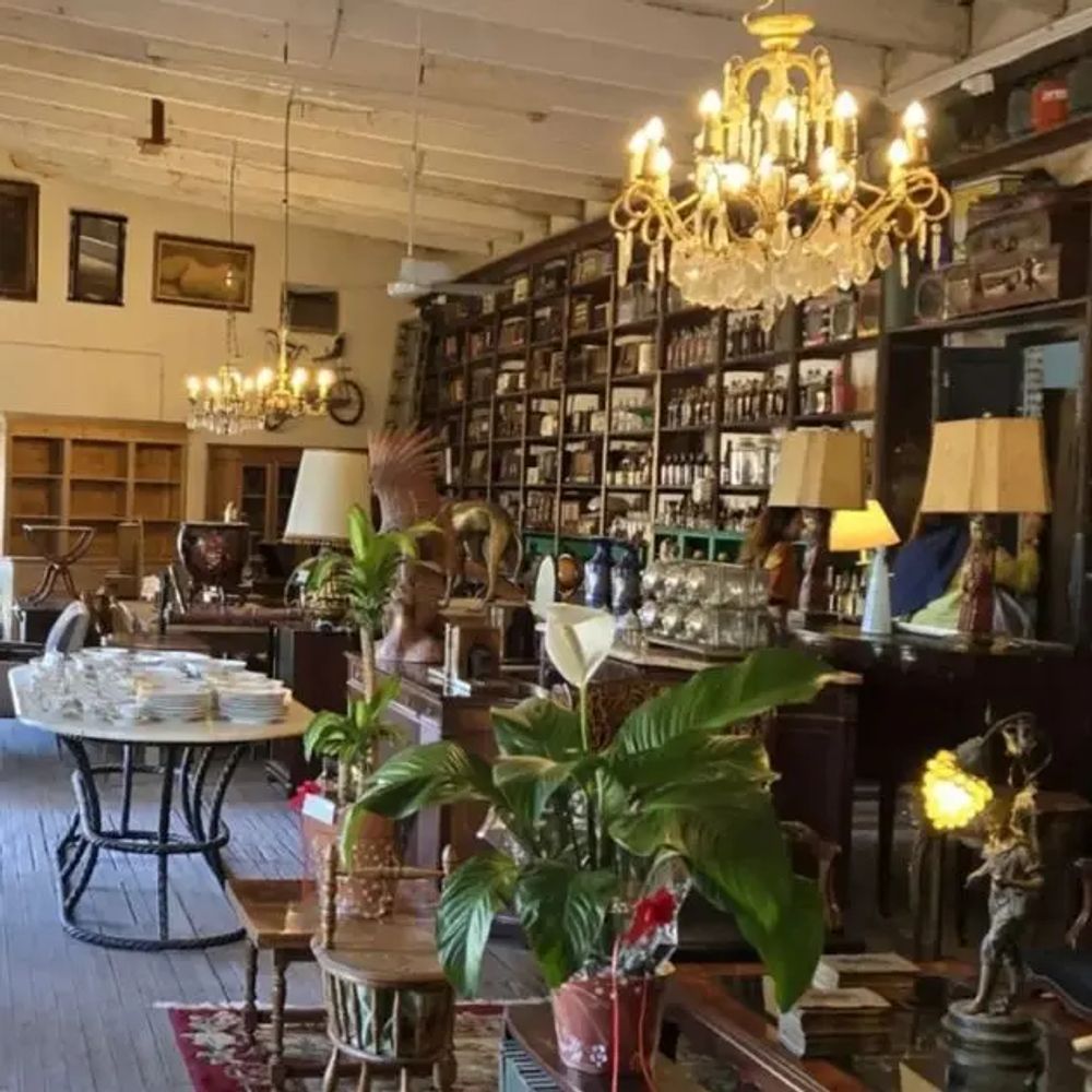 Mauro Icardi recorrió un histórico pueblo bonaerense con la China Suárez