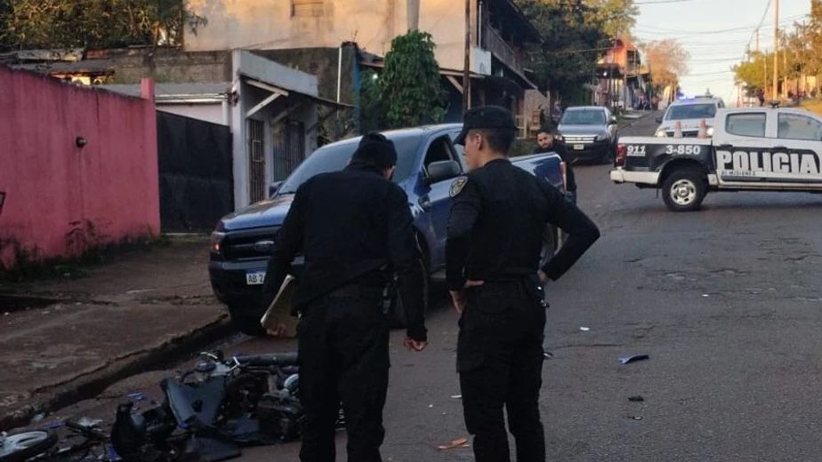 Grave choque en Puerto Iguazú: un motociclista de 18 años quedó internado en terapia intensiva.