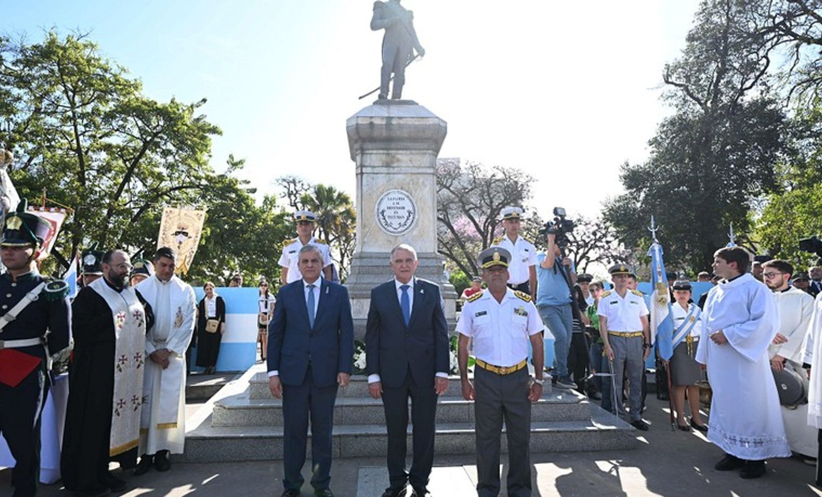 Misas desde la madrugada, homenaje a las Fuerzas Armadas y acto en Plaza Belgrano marcaron el cronograma oficial.
