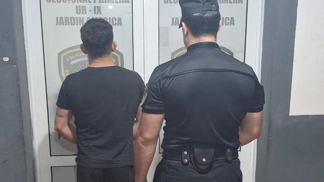 Jardín América: un kickboxista golpeó a un hombre durante un partido y le fracturó el rostro.