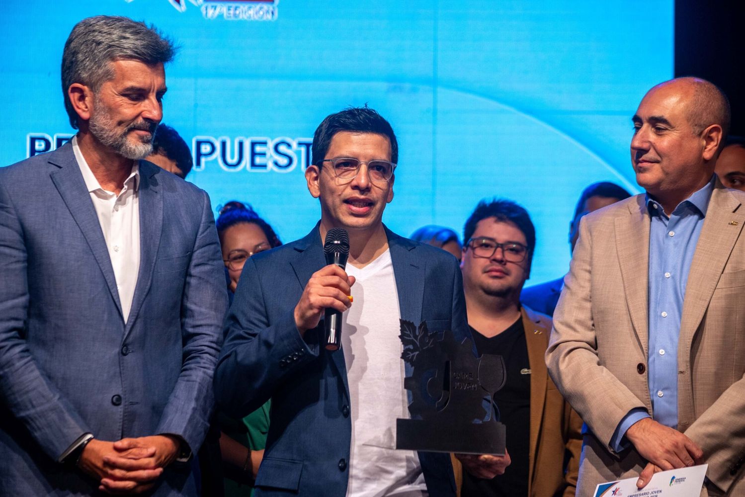 Marcadamente emocionado, el ganador del reconocimiento “Joven Empresario Argentino 2026”, Ezequiel Escobar, expresó su agradecimiento a la CAME y CAME Joven por la distinción y prometió: "Vamos a seguir trabajando por muchísimo más, para dejar bien en alto siempre a nuestro país”.