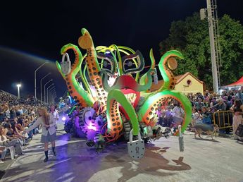 Más de 20 jóvenes van por la corona de la Fiesta Nacional de Carrozas Estudiantiles