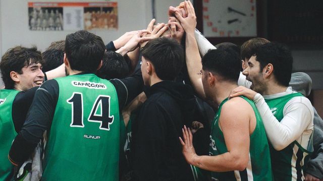 Altense juega un partido clave ante 9 de Julio. 