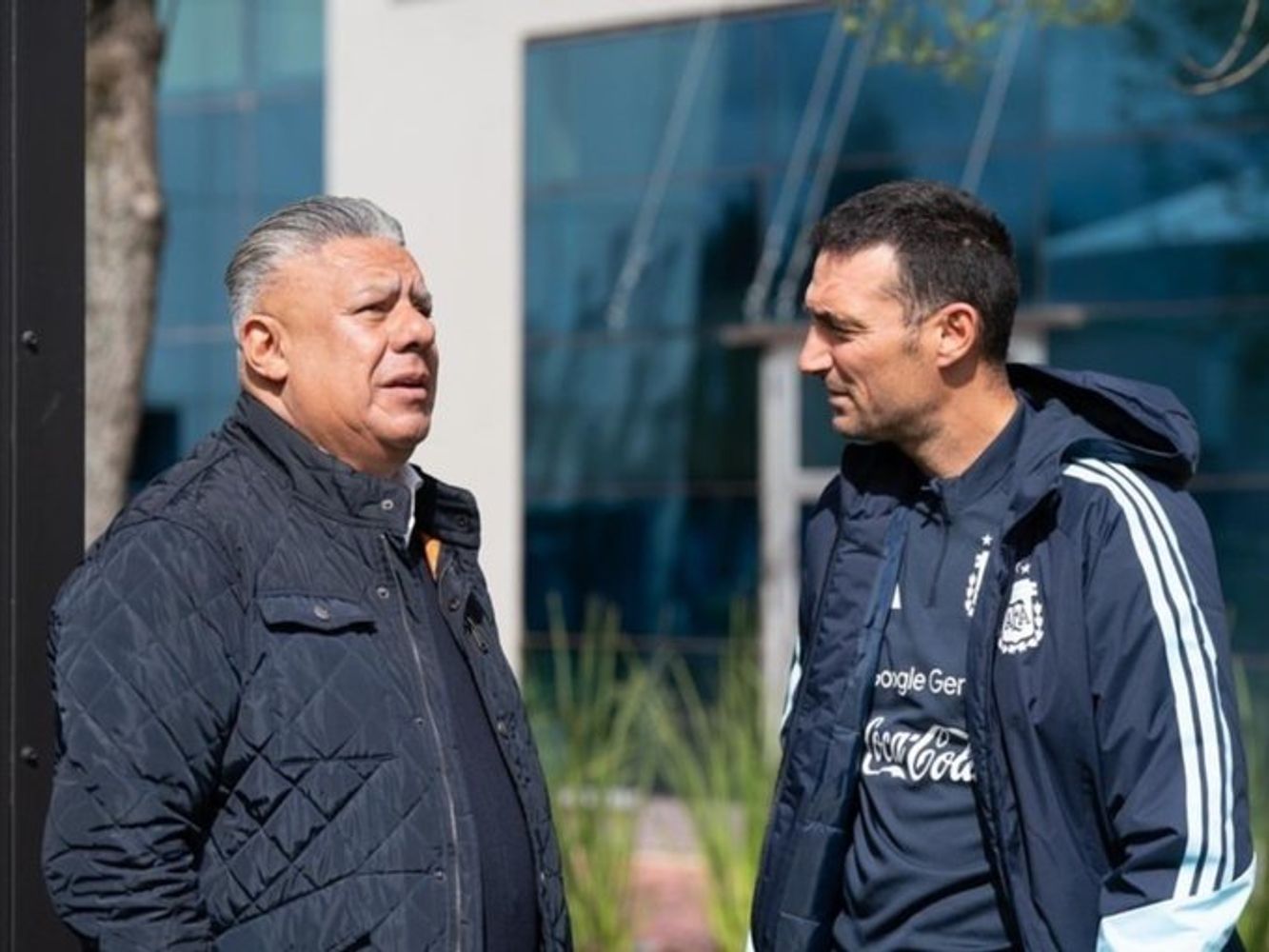 Desde AFA confirmaron que comenzaron a negociar para la continuidad de Lionel Scaloni en la Selección Argentina.