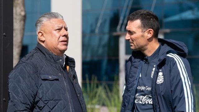 Desde AFA confirmaron que comenzaron a negociar para la continuidad de Lionel Scaloni en la Selección Argentina.