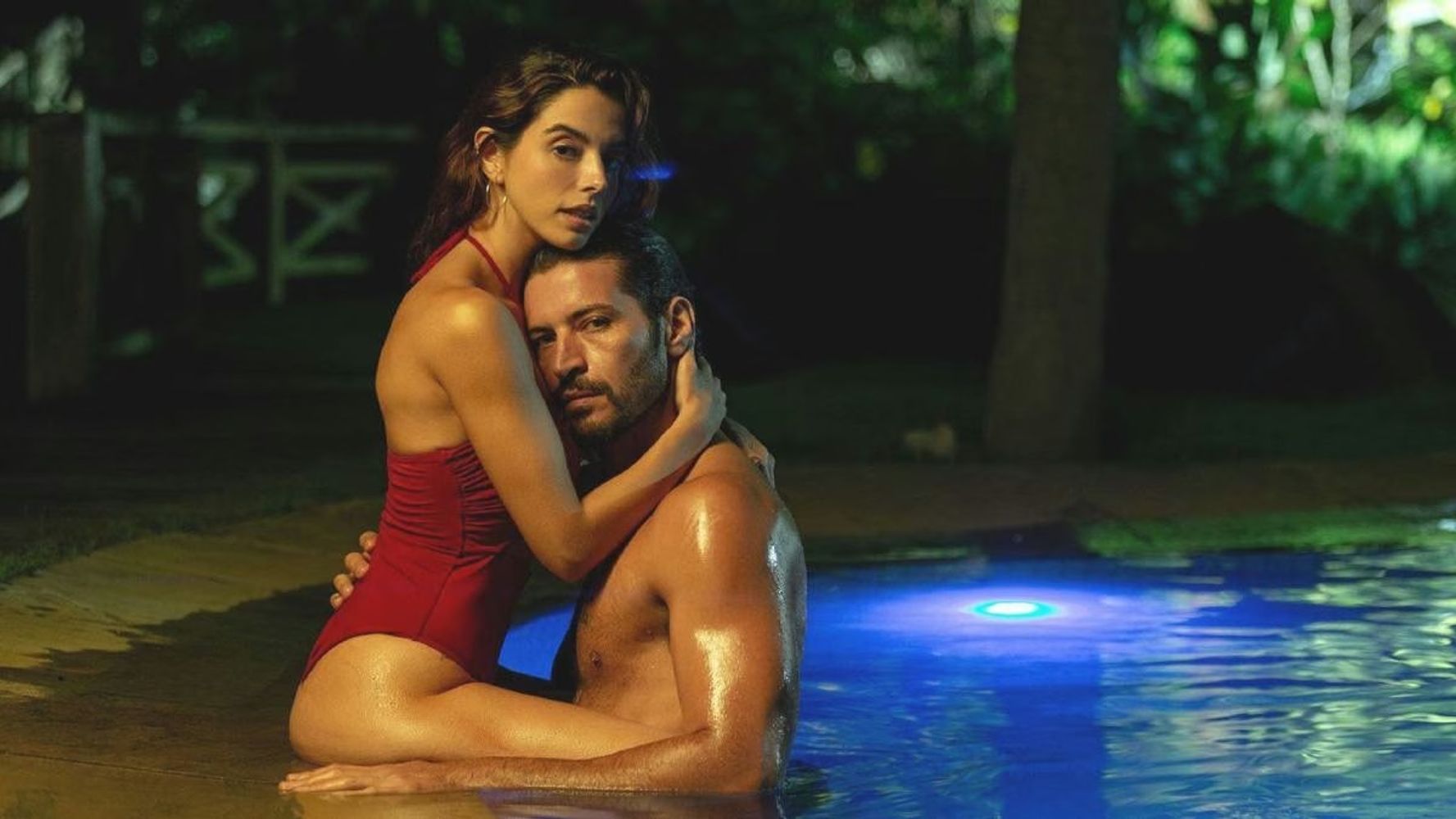 La producción brasileña apuesta por el romance adulto, el suspenso y una trama cargada de secretos.