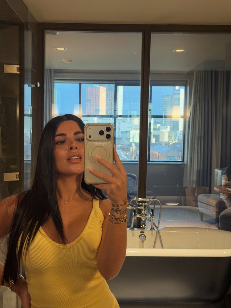 Valentina Cervantes arrasó con un look deportivo estilo "athleisure" color amarillo y marcó la tendencia de la temporada