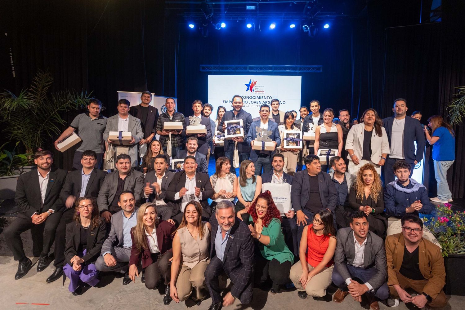 El premio "Empresario Joven Argentino" distingue desde hace 17 años a jóvenes empresarios que se destacan por su trayectoria comercial y espíritu emprendedor, poniendo en valor el talento, el compromiso, la creatividad y la capacidad de quienes impulsan proyectos, generan empleo, innovan y realizan aportes a sus comunidades.