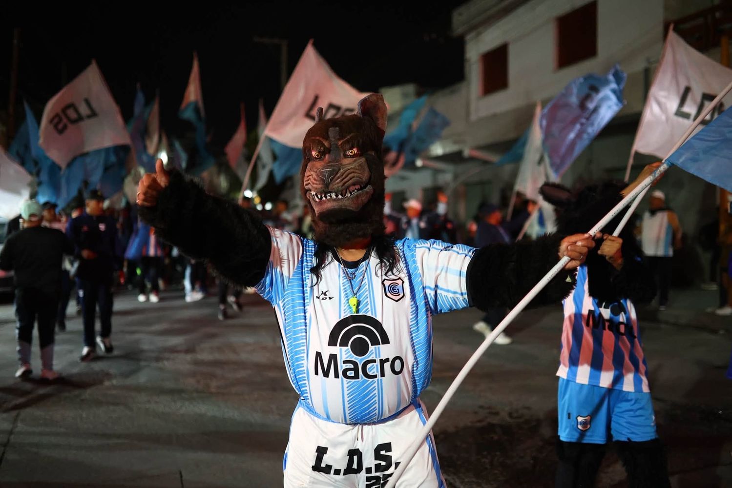 El estadio "23 de Agosto" volverá a ser escenario de una apasionante noche de fútbol este domingo, en el marco de un duelo con historia entre el "Lobo" jujeño y el "Santo" tucumano.