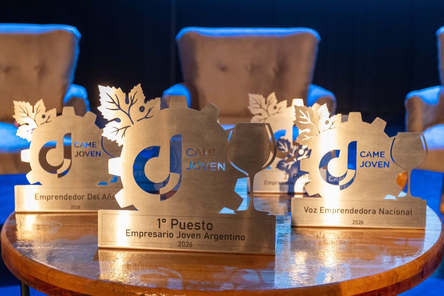 Los artísticos trofeos que entregó el certamen nacional de CAME Joven, que este año culminó con una ceremonia realizada en Mendoza.