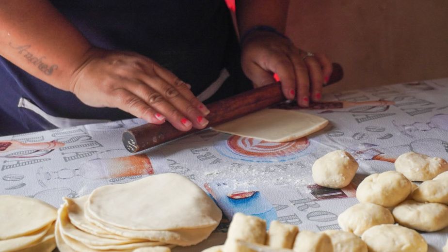 Voluntarias del barrio San Miguel convirtieron el comedor en un punto de referencia.