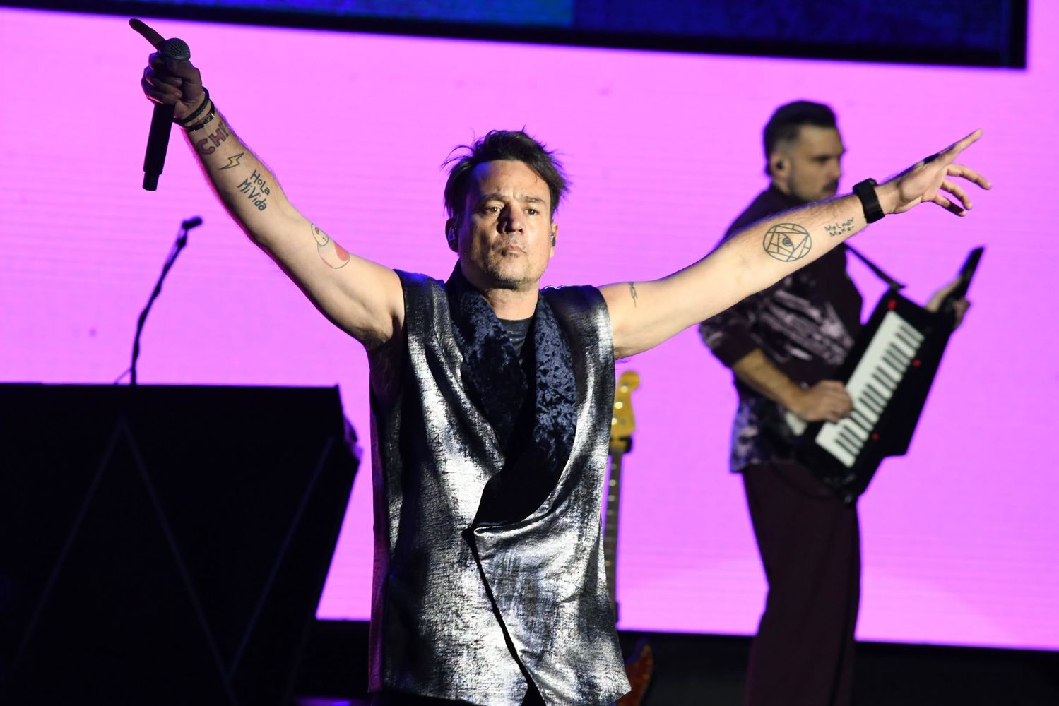 Mucho diálogo entre canciones mantuvo Chano con el público en a gala de la FNE 2026. El artista aseguró sentirse "como en casa" cada vez que llega a Jujuy, lo cual enamoró los corazones jujeños.