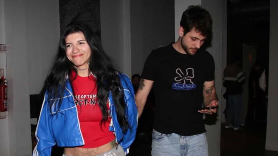 Cazzu blanqueó a su nuevo novio: las fotos de su primera salida pública en el teatro