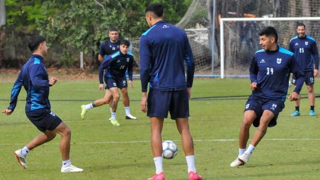 Afianzado en una versión futbolística en alza, Gimnasia y Esgrima de Jujuy recibe a San Martín de Tucumán, en una parada clave este domingo por la noche.