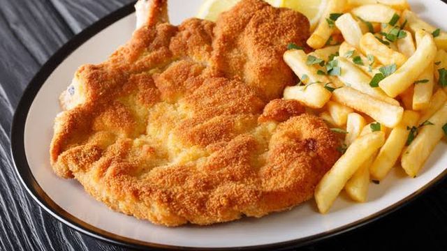 Robbie Furchi, cocinero: "Esta es la verdadera diferencia entre la milanesa argentina, el schnitzel, el tonkatsu y el cachopo" 