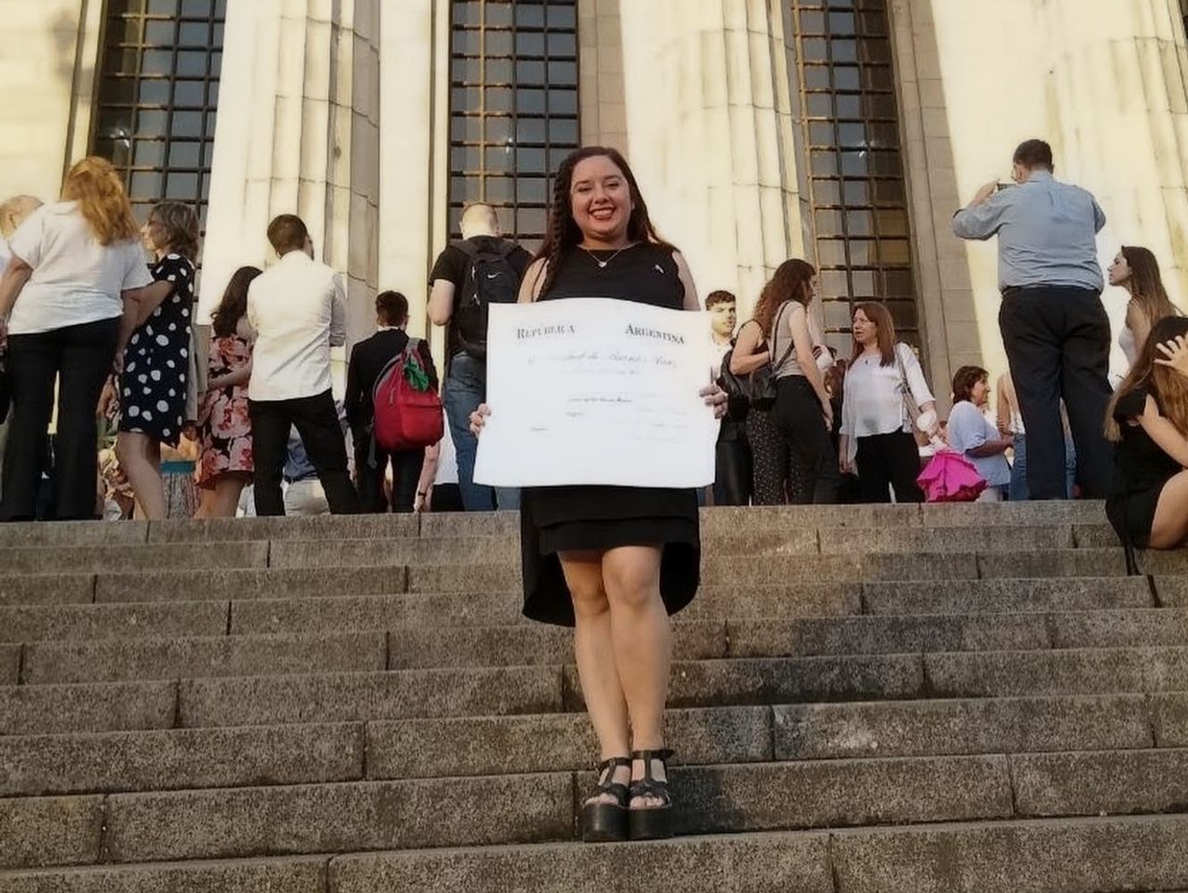 Lu Benítez, se recibió de abogada, pero archivó el título para dedicarse a la docencia y el arte
