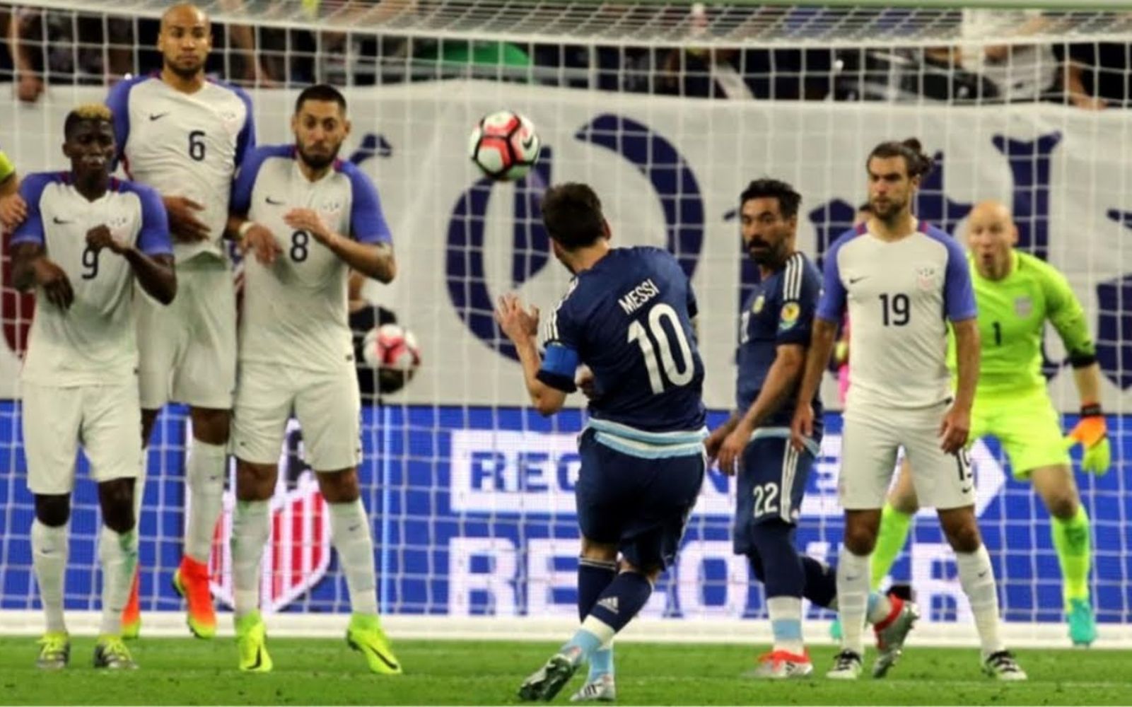 Di María comparó su gol de tiro libre con uno de Messi