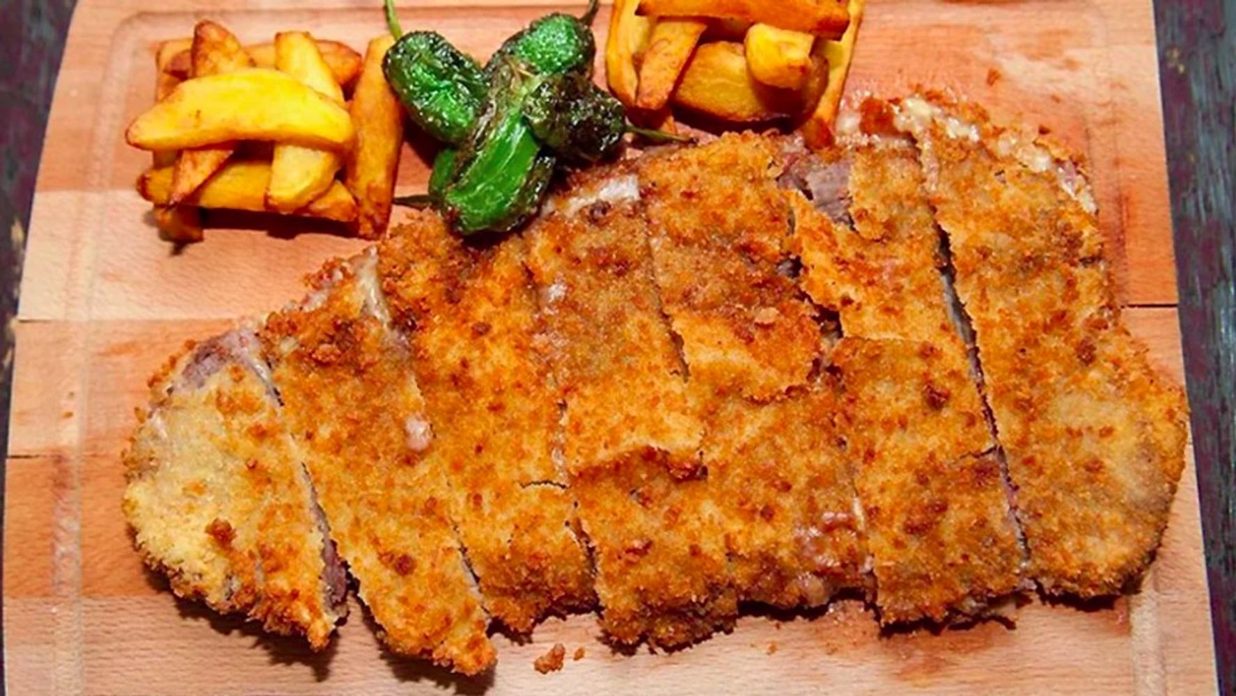 Robbie Furchi, cocinero: "Esta es la verdadera diferencia entre la milanesa argentina, el schnitzel, el tonkatsu y el cachopo"