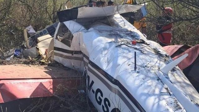 Una avioneta se precipitó en Córdoba, con el saldo de cinco heridos.