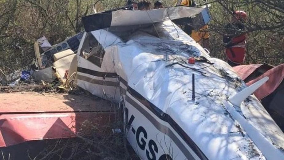 Una avioneta se precipitó en Córdoba, con el saldo de cinco heridos.