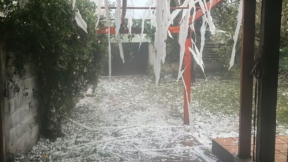 La fuerte caída de granizo causó estragos en Unquillo y otras zonas de Córdoba.