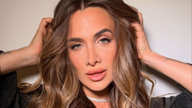 Cami Homs apostó por el color de la temporada y dio cátedra de estilo con dos looks en tendencia