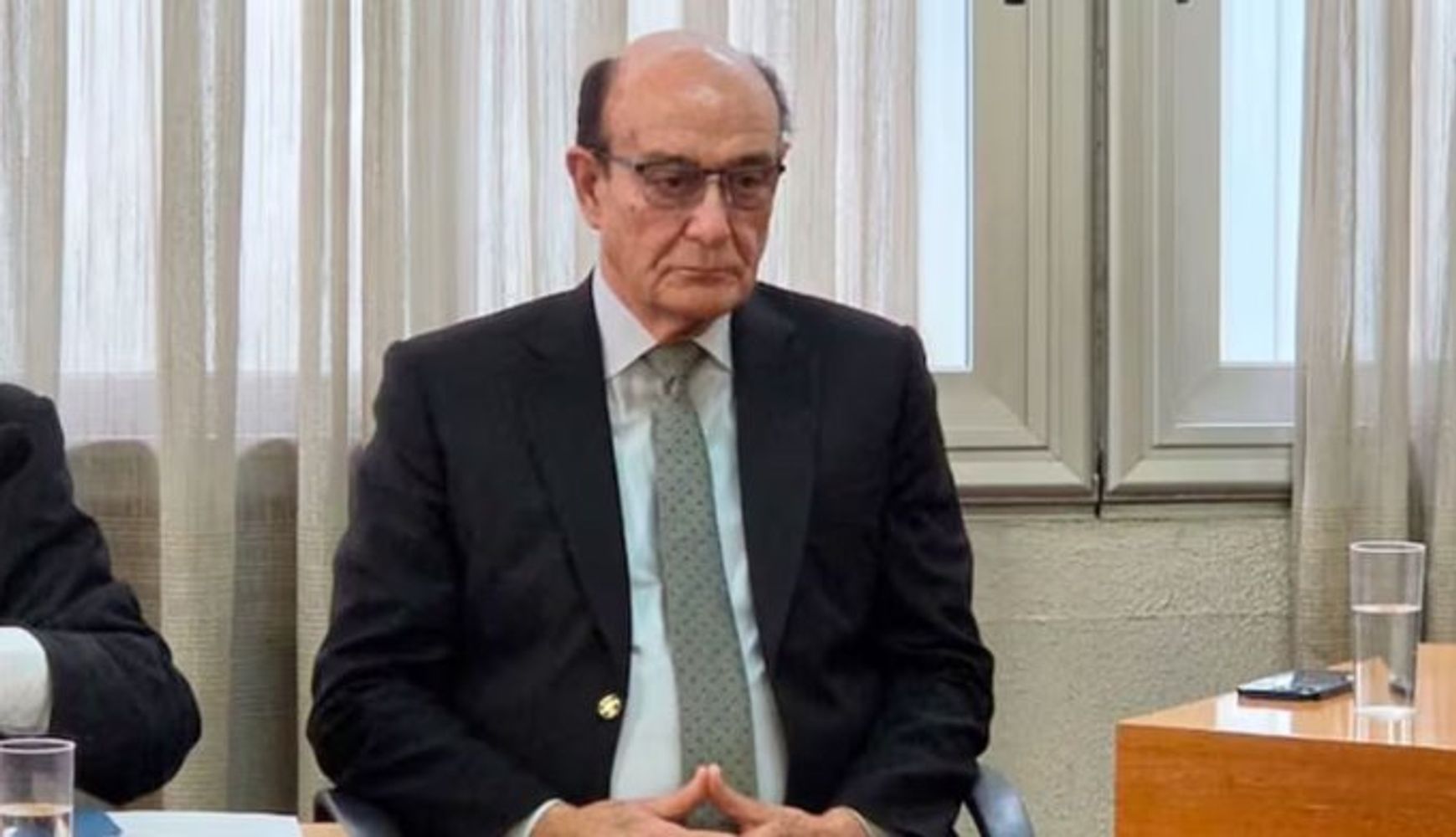 Oscar González.