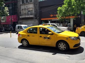 Una mujer saltó de un taxi en Córdoba y denunció un intento de secuestro
