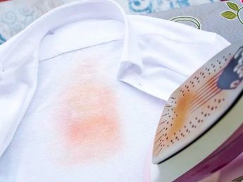 Las expertas en limpieza son contundentes: "Para quitar las manchas quemadas de la plancha mezcla dos cucharadas de bicarbonato con agua"