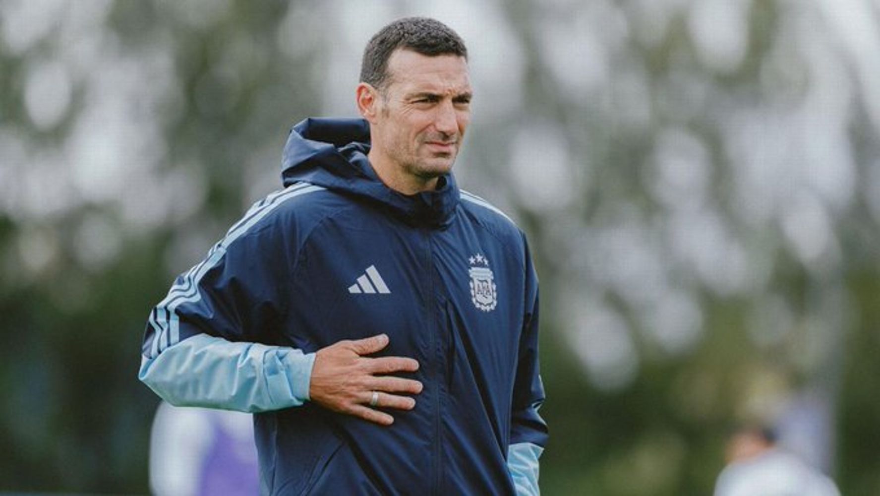 Lionel Scaloni, otra charla con "Chiqui" Tapia y el equipo en mente para Argentina-Bolivia en Córdoba.