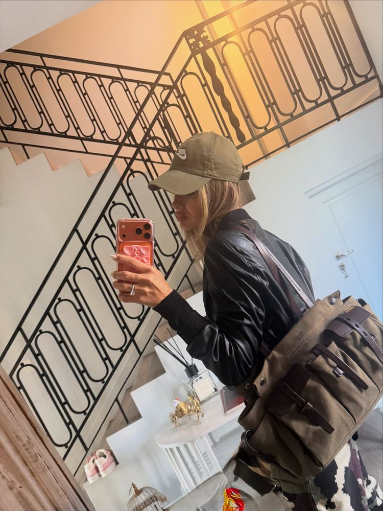 Campera bomber, accesorios "utilitarios" y mucho cuero: la China Suárez apostó por el estilo "rocker" y marcó tendencia