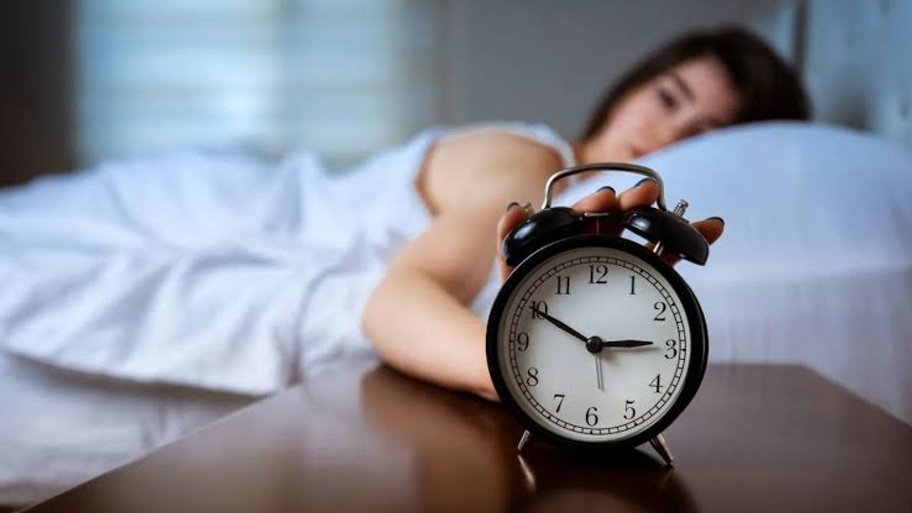 Los especialistas en medicina de sueño coinciden: por qué algunas personas se despiertan a las 3 de la mañana y cuándo puede ser una señal de alerta
