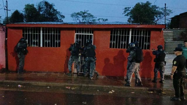 Joven murió durante un allanamiento en Posadas: según la policía habría ingerido droga para ocultarla.