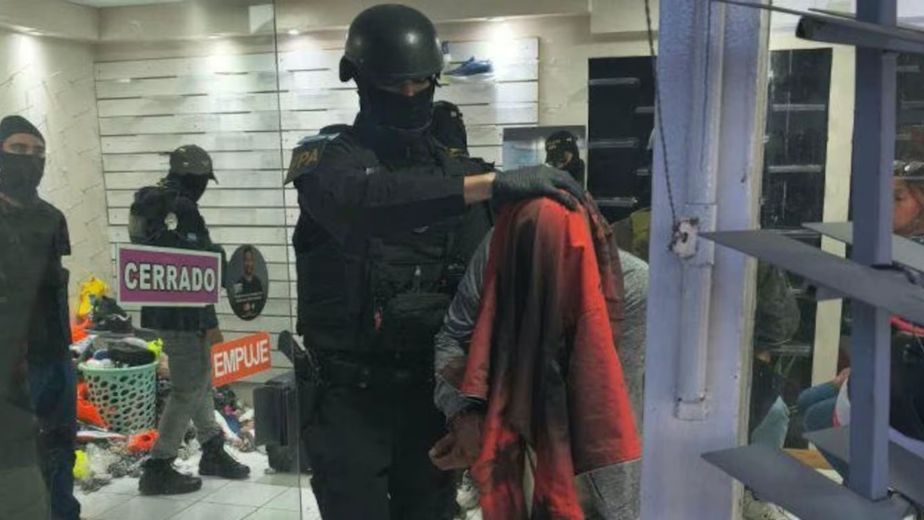 Córdoba: tenían una zapatería en plena peatonal y ocultaban drogas en el calzado