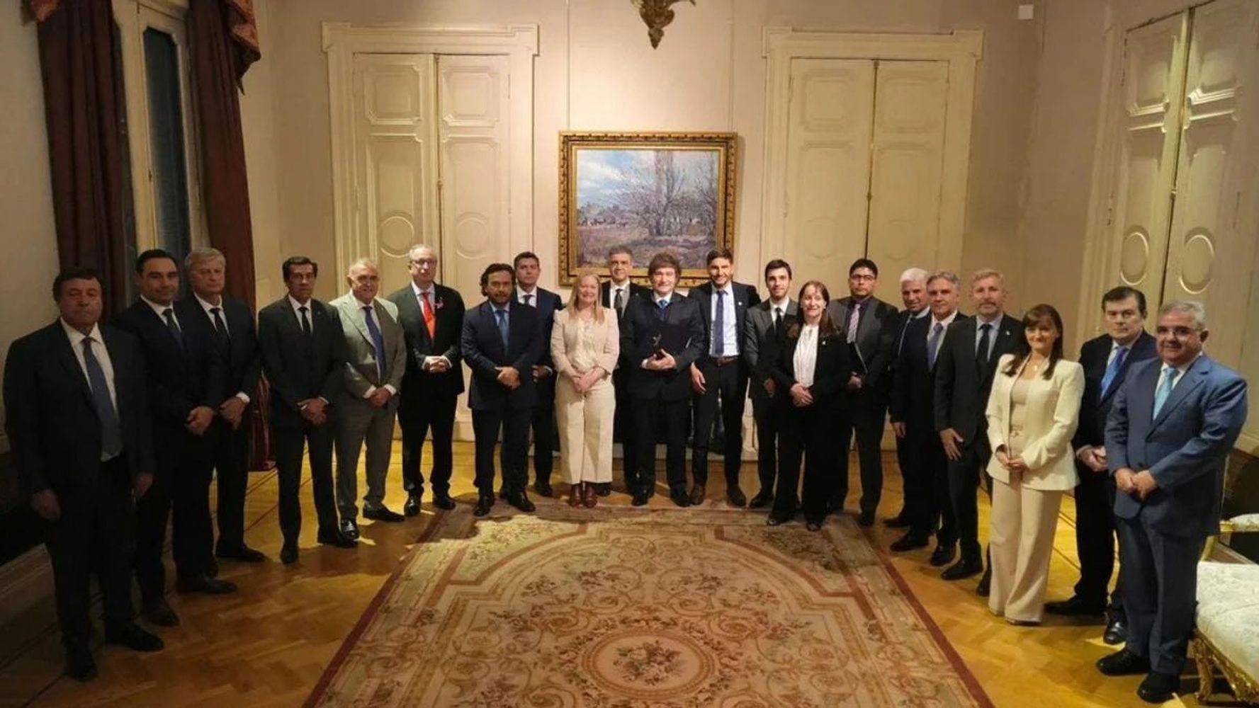 Gobernadores viajan con el Presidente a París.