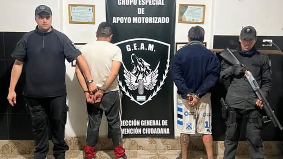La División GEAM llegó a un domicilio donde ambos hombres se mostraban agresivos con su madre.