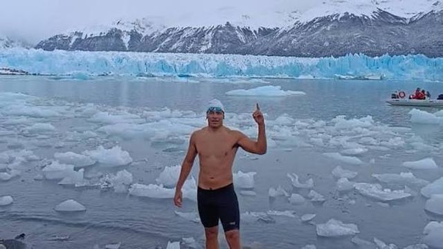 Con tres bronces en la Copa del Mundo disputada en el Perito Moreno, el nadador se convirtió en el primer tucumano en lograrlo.