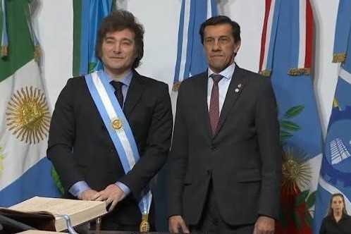 El presidente Javier Milei, y el gobernador de Jujuy, Carlos Sadir. Ambos participarán en París en la “Argentina Week”.