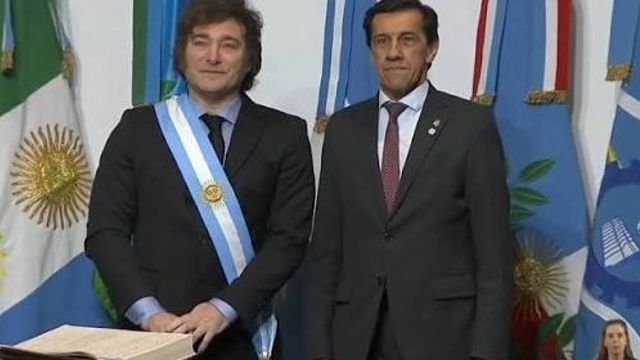 El presidente Javier Milei, y el gobernador de Jujuy, Carlos Sadir. Ambos participarán en París en la “Argentina Week”.