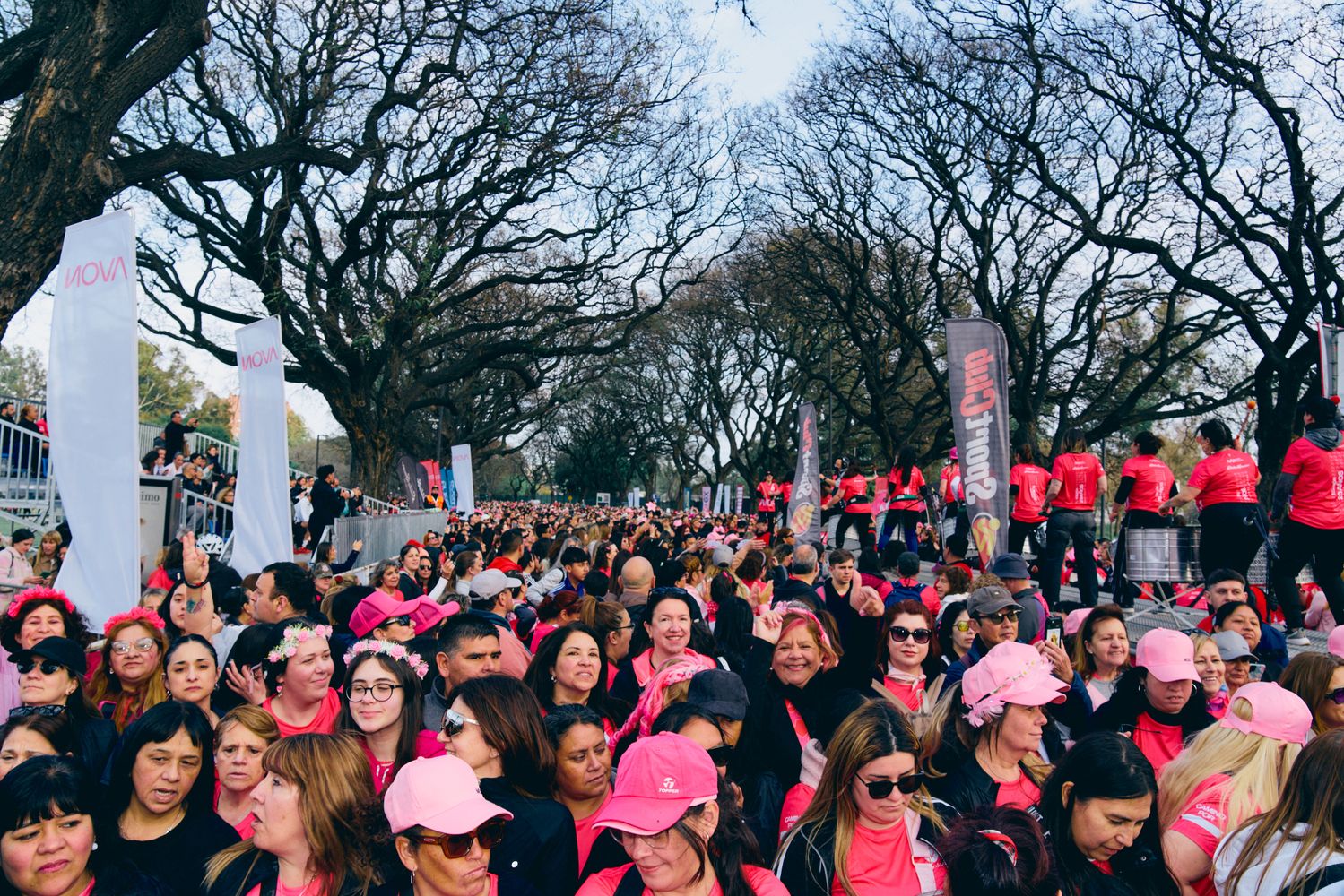 Más de 12.500 personas caminaron en Palermo por una misma causa: la detección temprana del cáncer de mama.