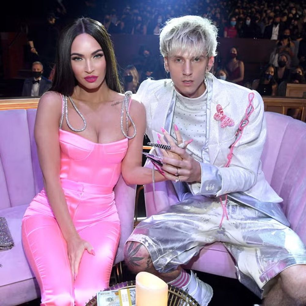 Machine Gun Kelly junto a su expareja, Megan Fox.