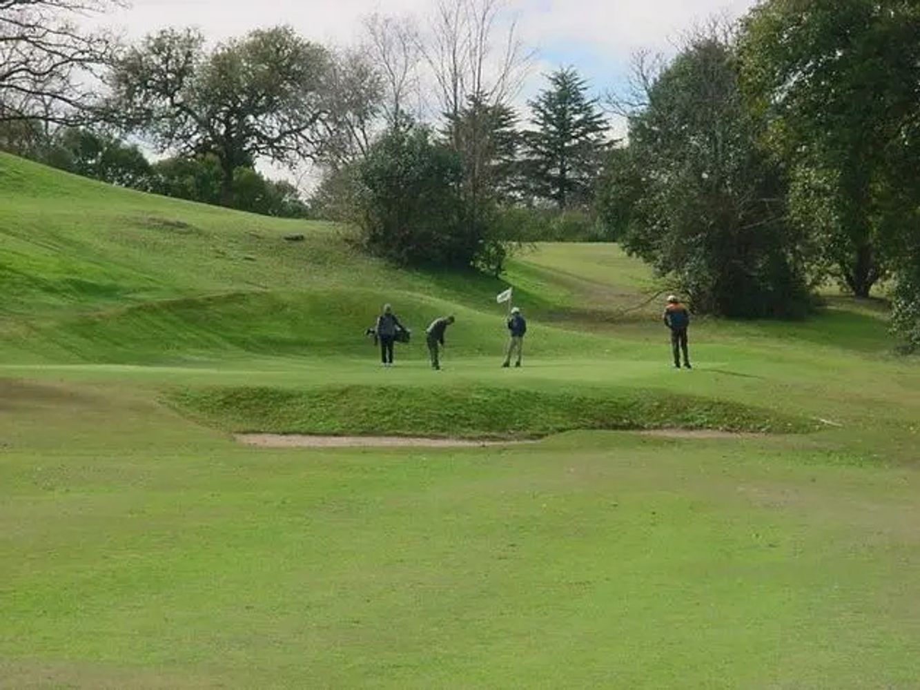 El campo de golf de 18 hoyos del Estancia Hotel Golf Ascochinga.