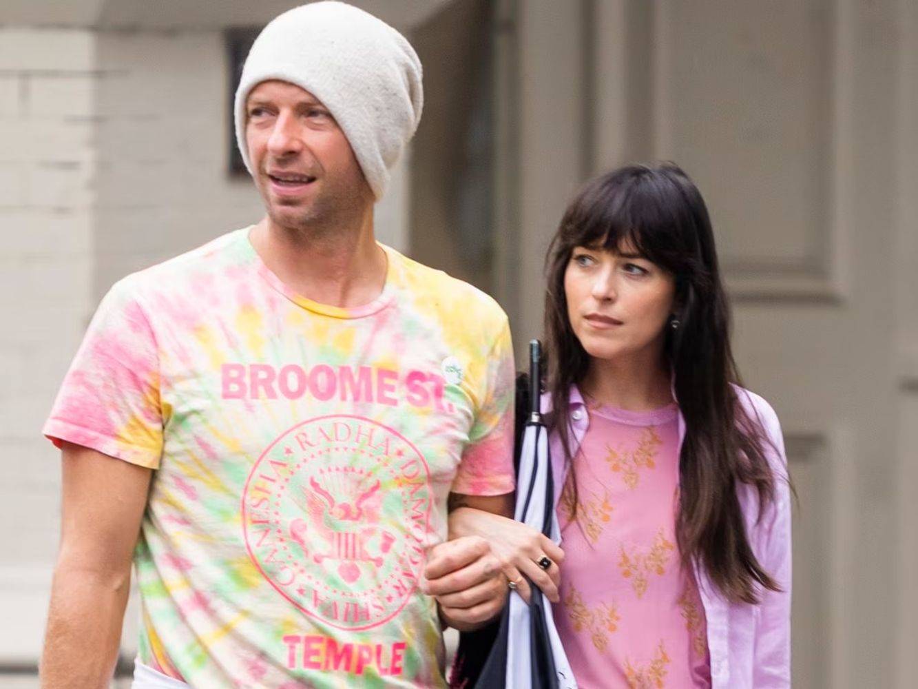 Dakota Johnson y Chris Martin.