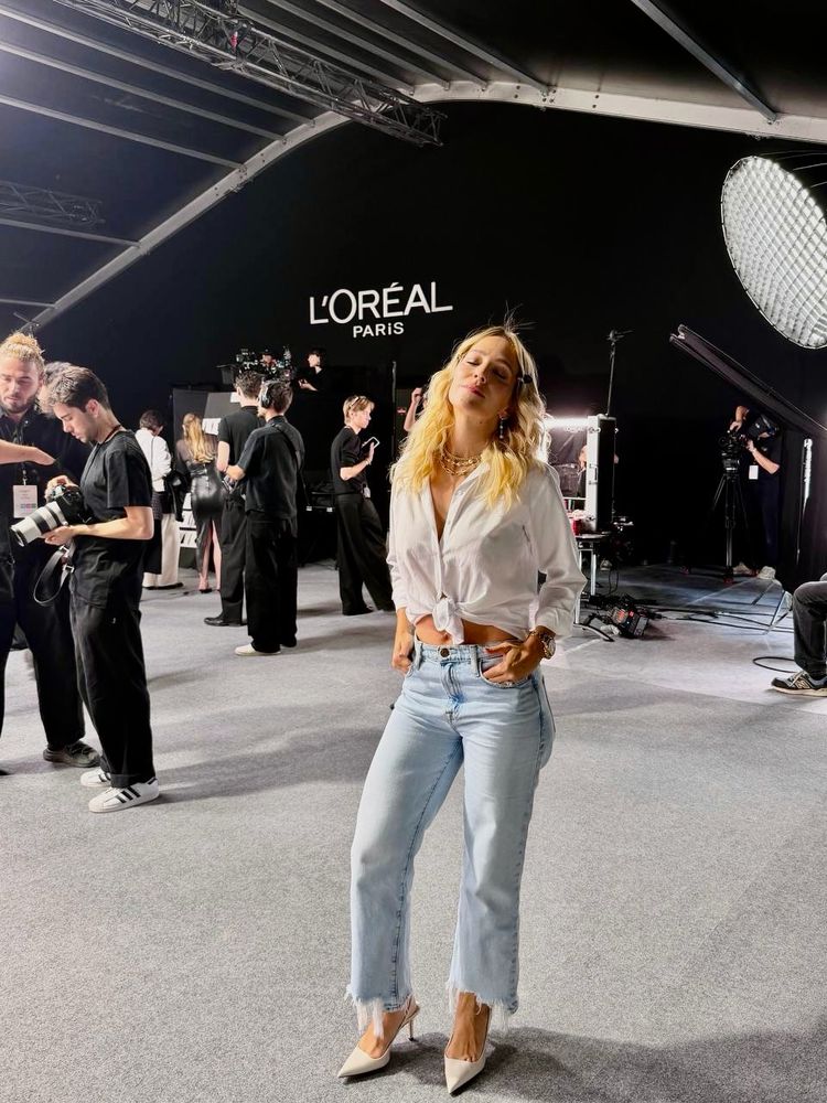 Luisana Lopilato deslumbró en el backstage de L'Oréal París y marcó tendencia con un look "effortless chic"