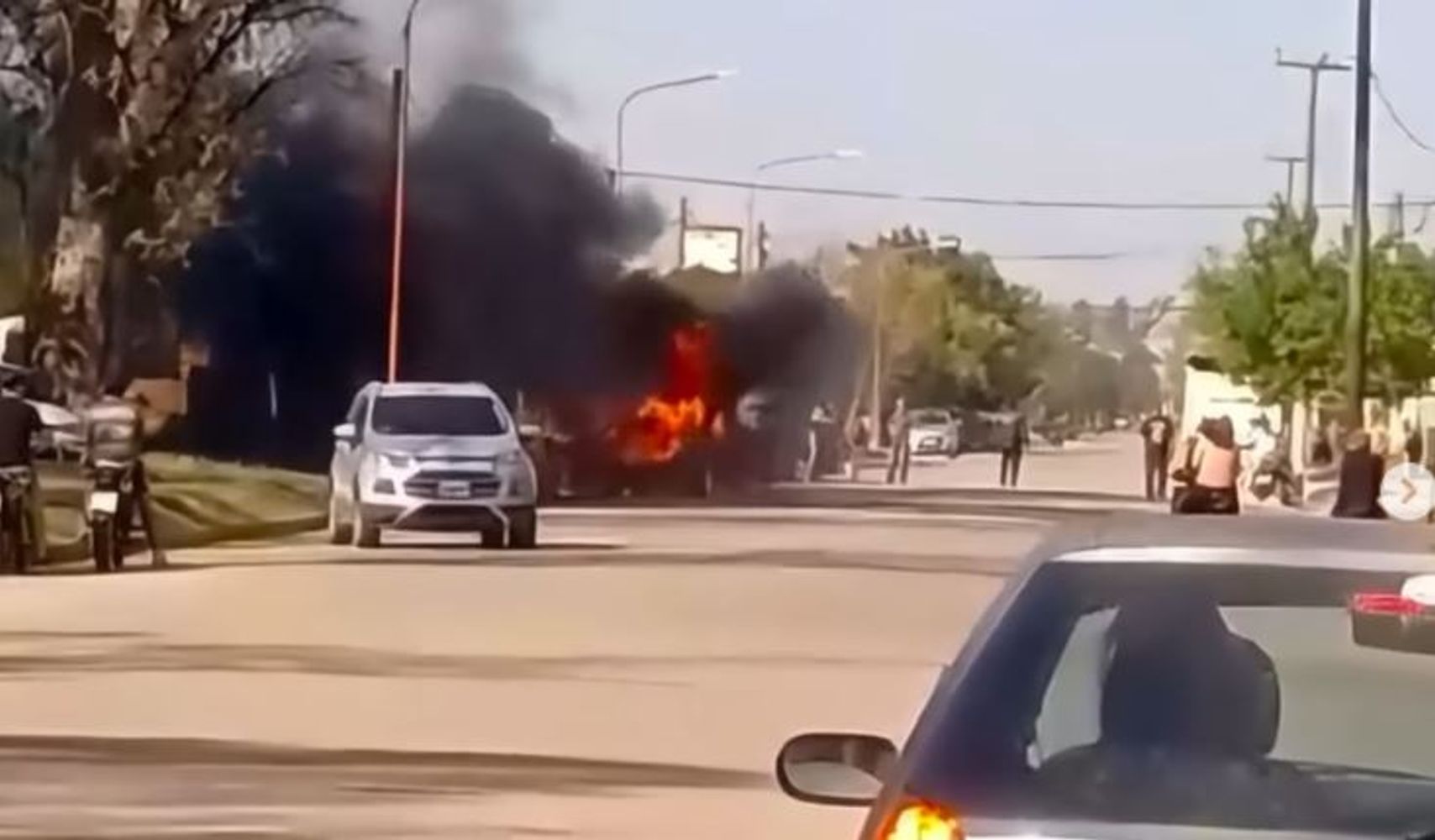 Incendio de automóvil en Arroyito