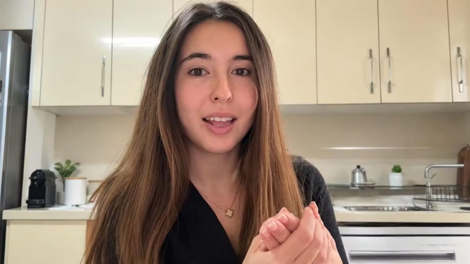 Tiene 24 años y volvió a la casa de sus padres para ahorrar: tres años después logró comprar su departamento
