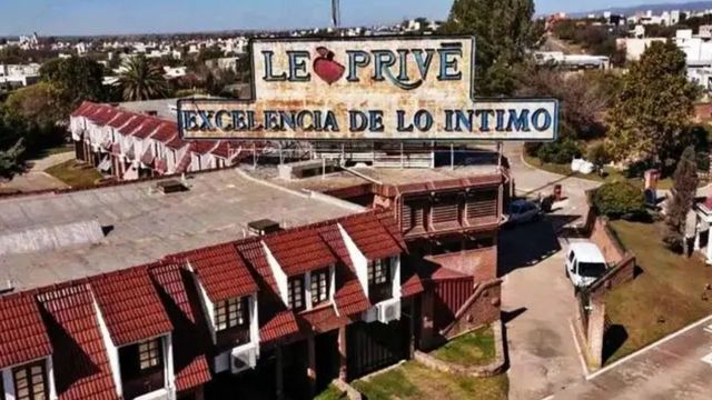 Venden un reconocido hotel alojamiento de Córdoba.